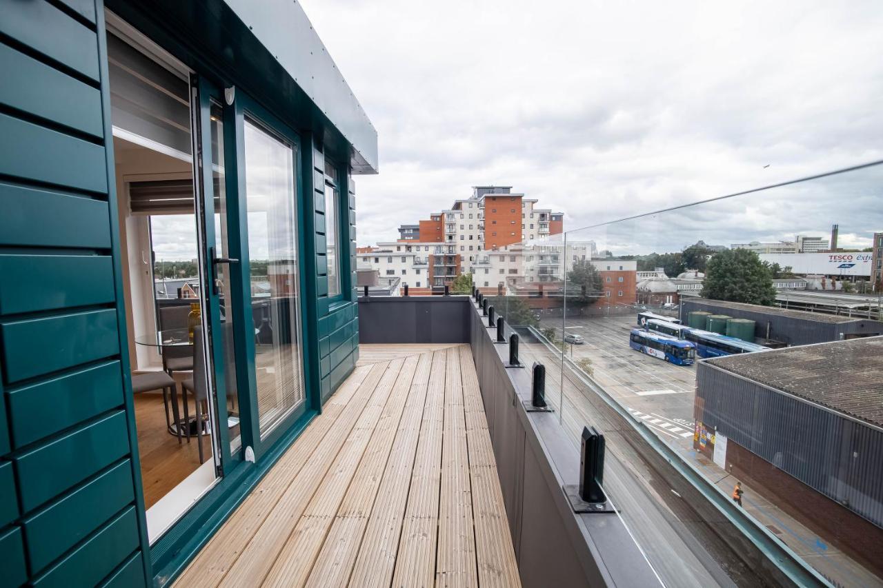 Two Bed Flat With Wrap Around Terrace Near Legoland, Windsor, Tube Station Apartment Слау Екстериор снимка