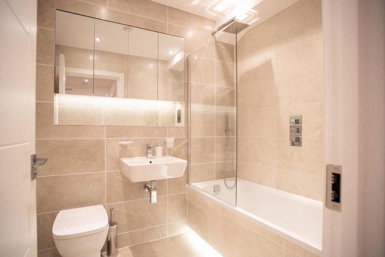 Two Bed Flat With Wrap Around Terrace Near Legoland, Windsor, Tube Station Apartment Слау Екстериор снимка